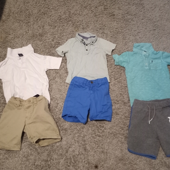 Clothes - Picture 3 of 4